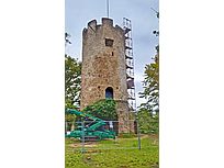 Zähringer Burg, Turm mit Gerüst (Foto: Monika Wendlandt)